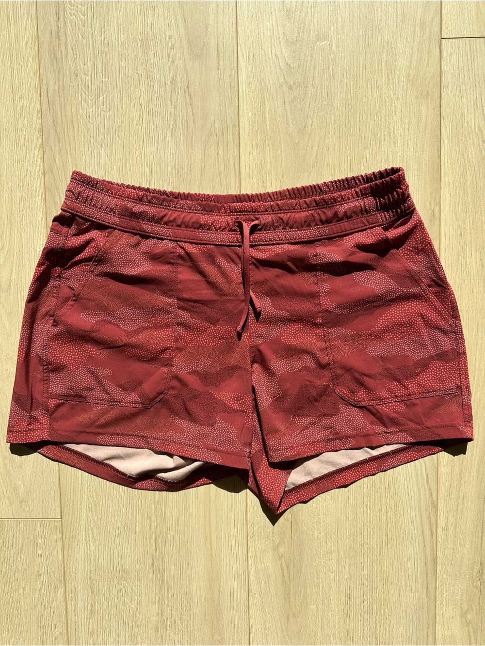 Women’s Kuhl Vantage Athletic Shorts with Drawstring in Red Camo